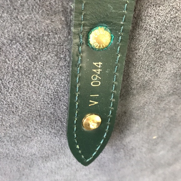 LOUIS VUITTON  HELANGA TAIGA GRN  BI 0944 ‼️FINAL SALE‼️ - Picture 7 of 10